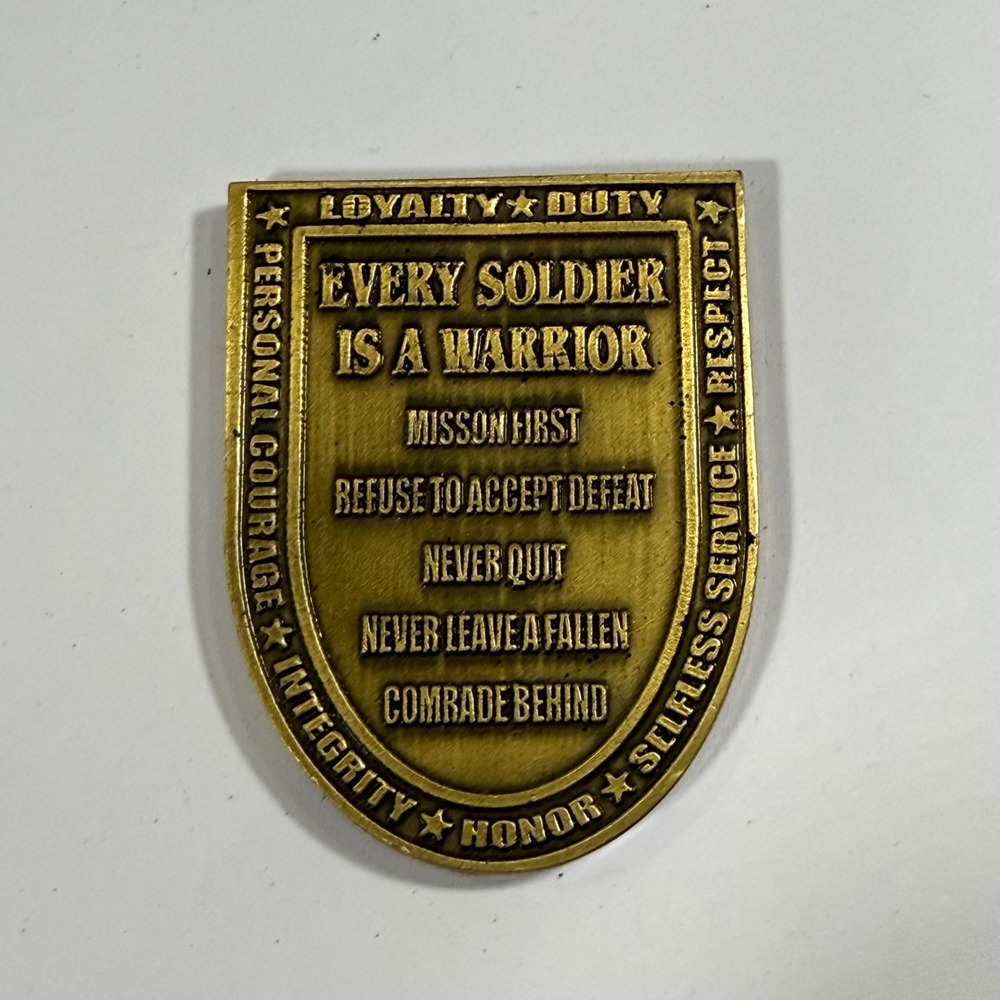 US Army Challenge Coin 4th Combat Training Brigade Vanguard Green Gold Excellent